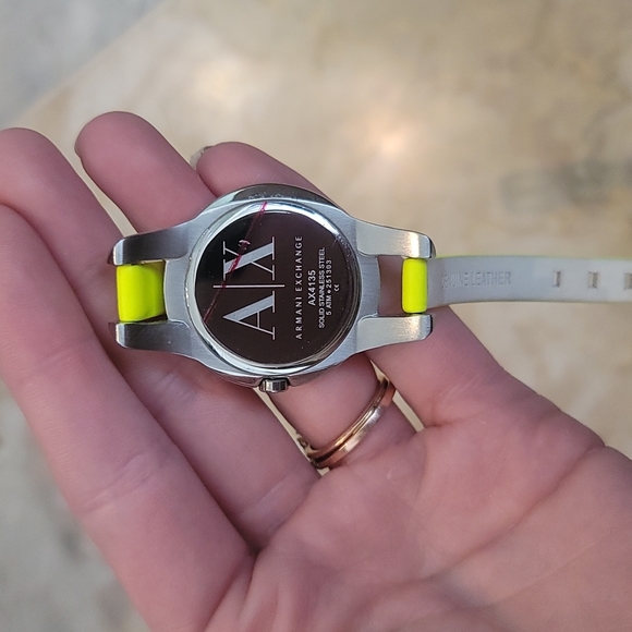 Neon yellow leather ax watch - Picture 3 of 4